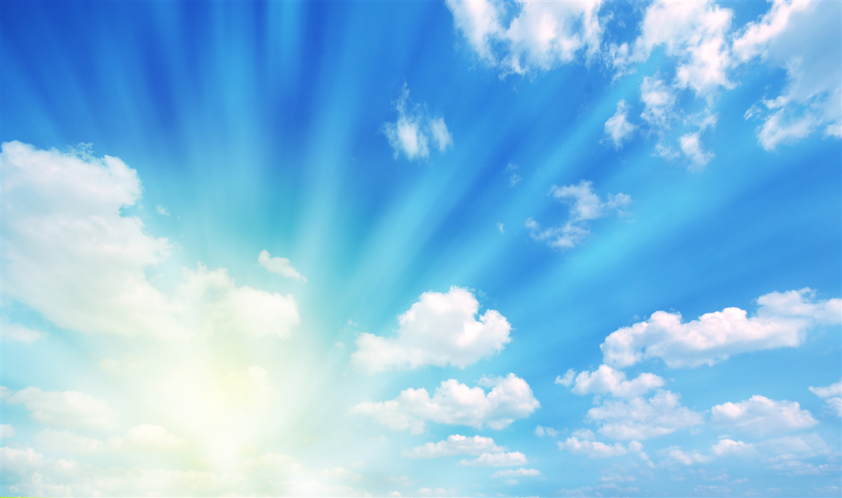 Papier peint les rayons du soleil brillent dans le ciel bleu
