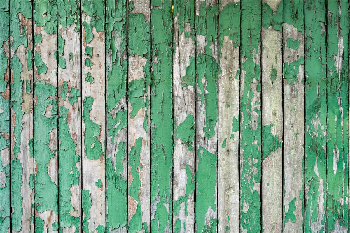 Papier peint une clôture qui a perdu son éclat vert