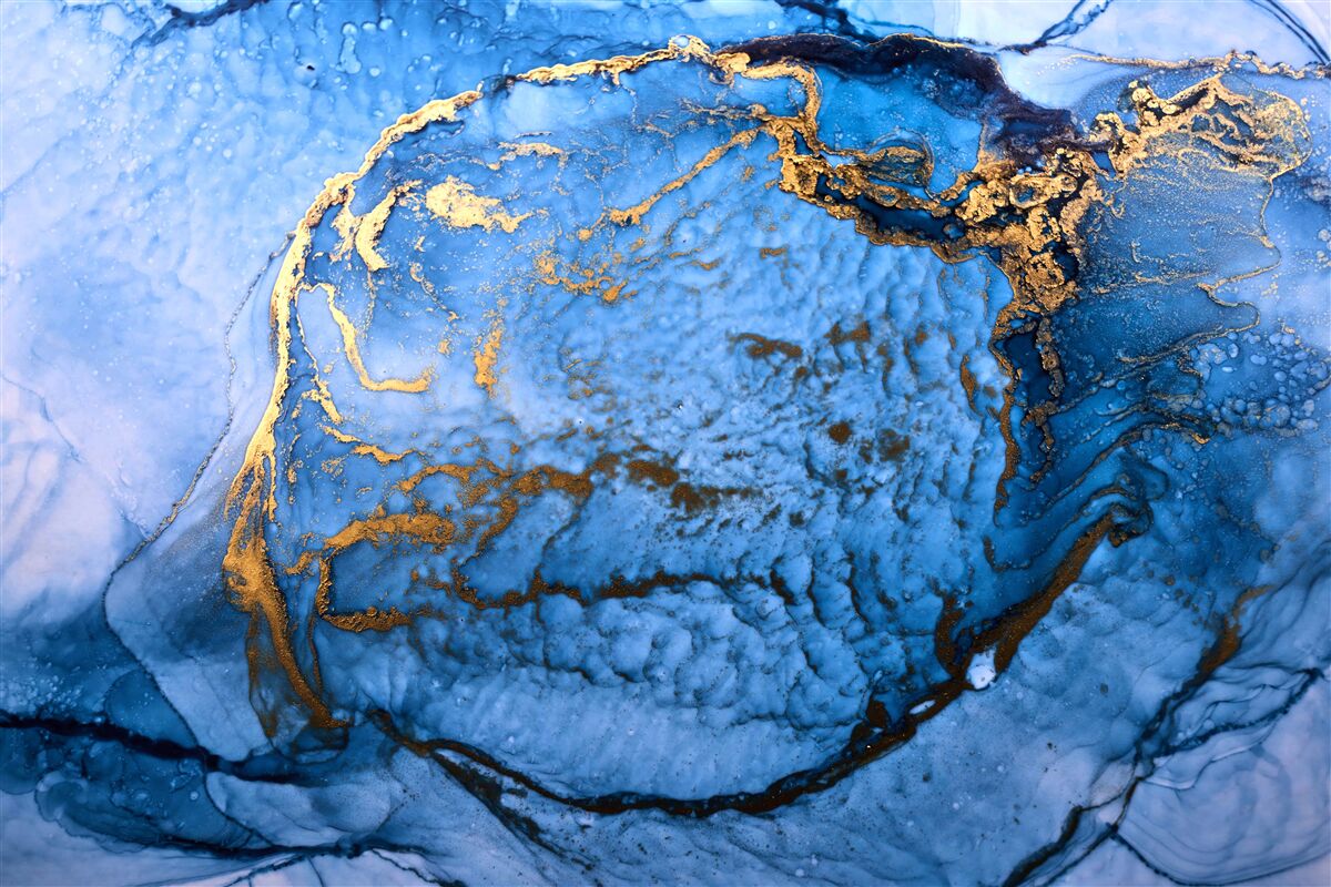 Papier peint taches d'or sur une mer bleue