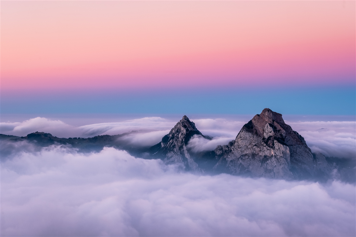 Papier peint le sommet des nuages sous un ciel rose