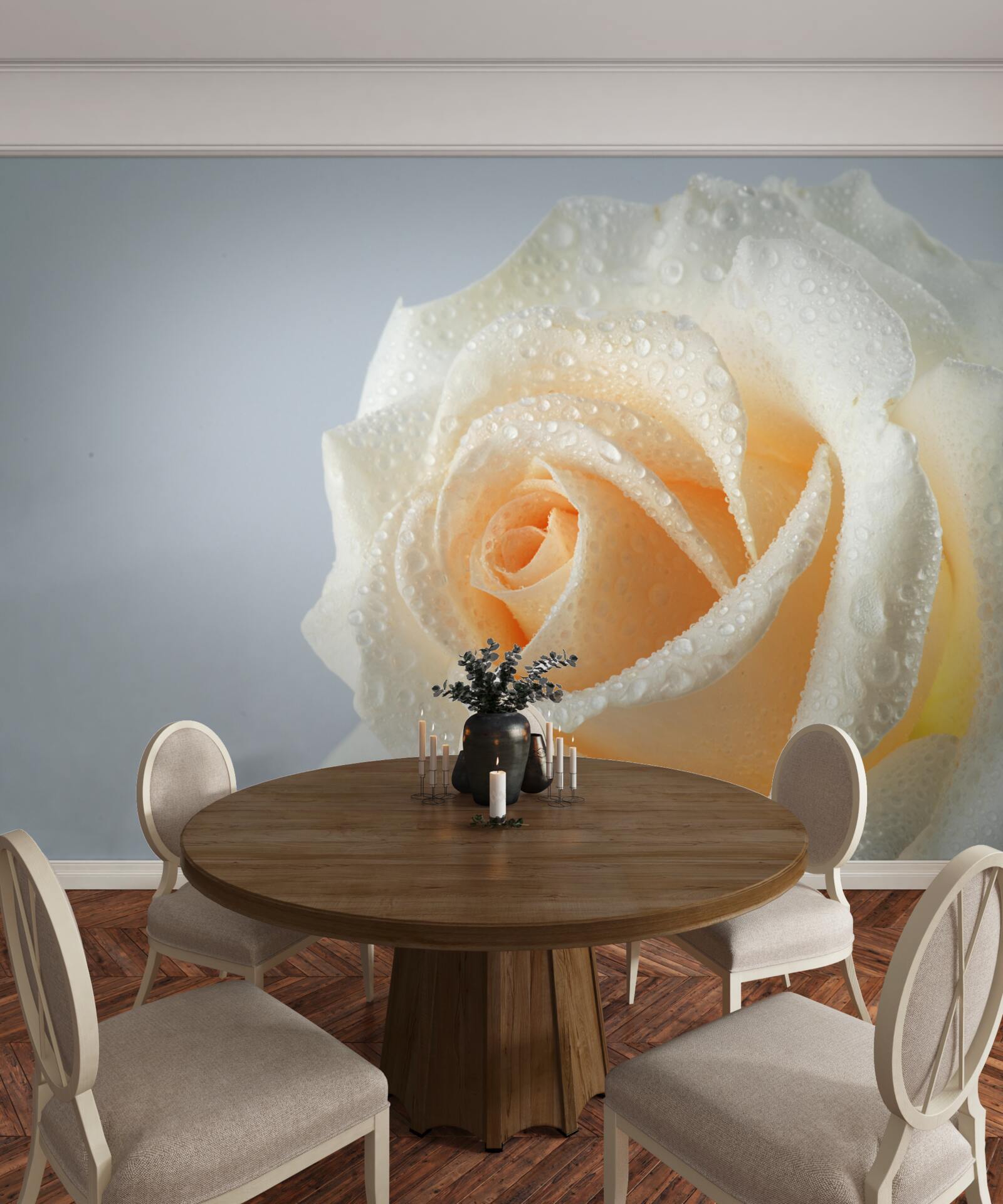 Papier peint gouttes d'eau sur une fleur de rose crème