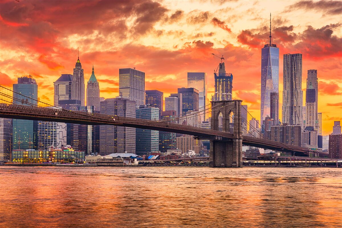 Papier peint nuages au-dessus de new york au coucher du soleil
