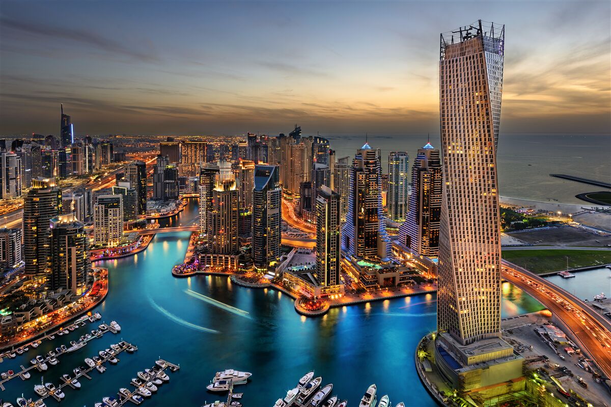 Papier peint horizon des bâtiments du soir à dubai