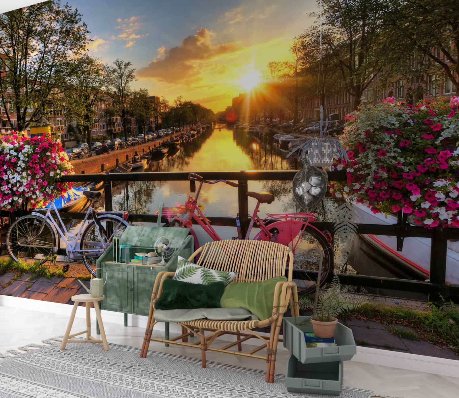 Papier peint coucher de soleil à amsterdam avec des vélos en arrière-plan