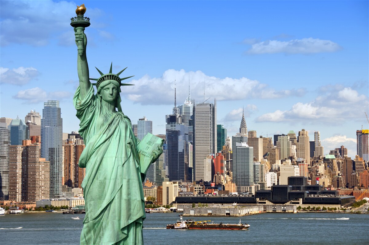 Papier peint statue de la liberté en arrière-plan de new york