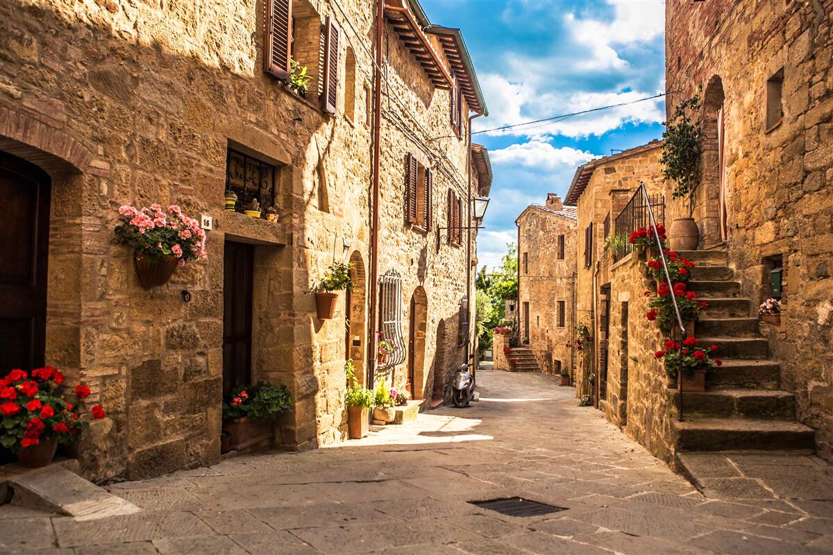 Papier peint rue toscane par une belle journée d'été