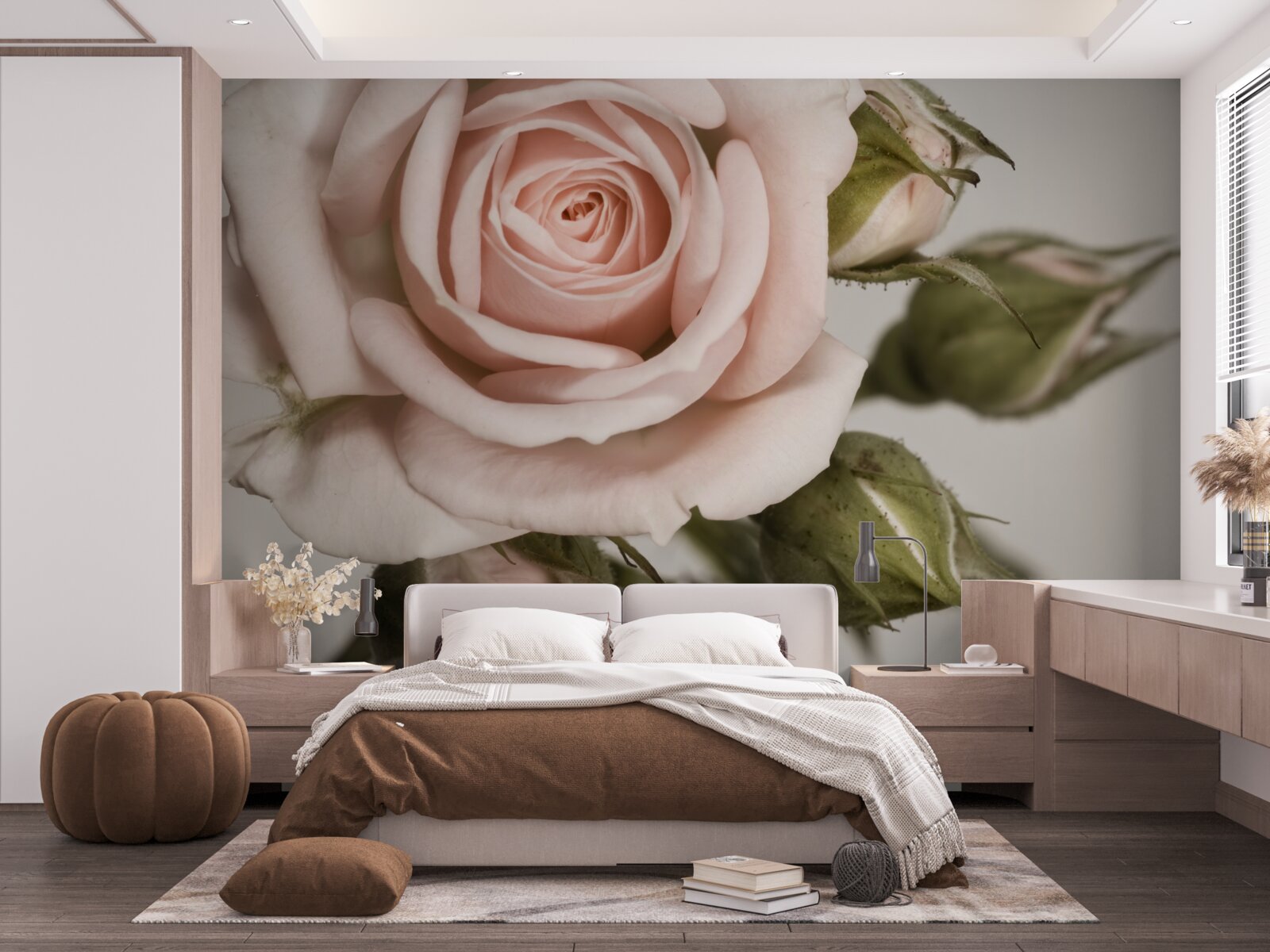 Papier peint une rose dans les tons de rose poudré et ses boutons de fleurs