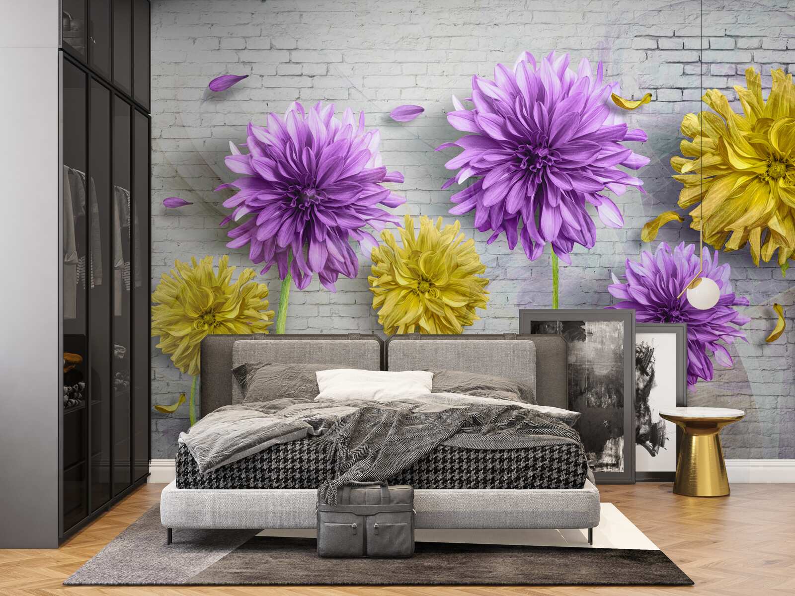 Papier peint des fleurs dans les tons de violet et de jaune s'épanouissent sur un mur de briques