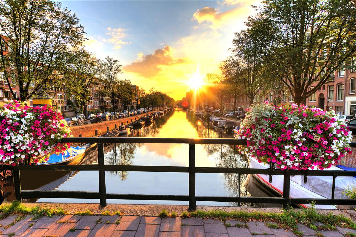 Papier peint le cœur d'amsterdam est noyé dans le soleil couchant