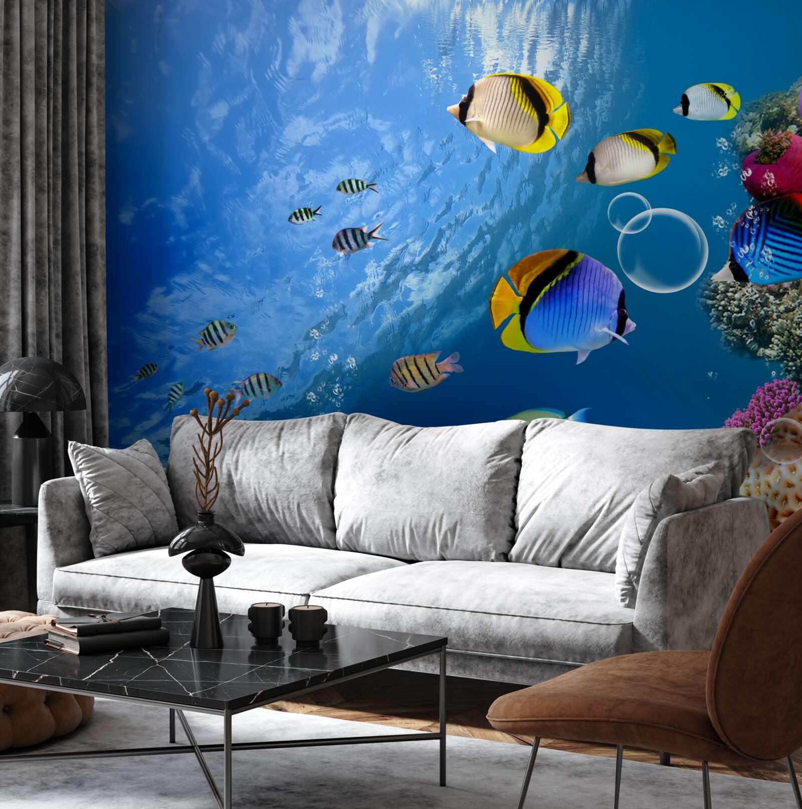 Papier peint poisson brillant en eau calme