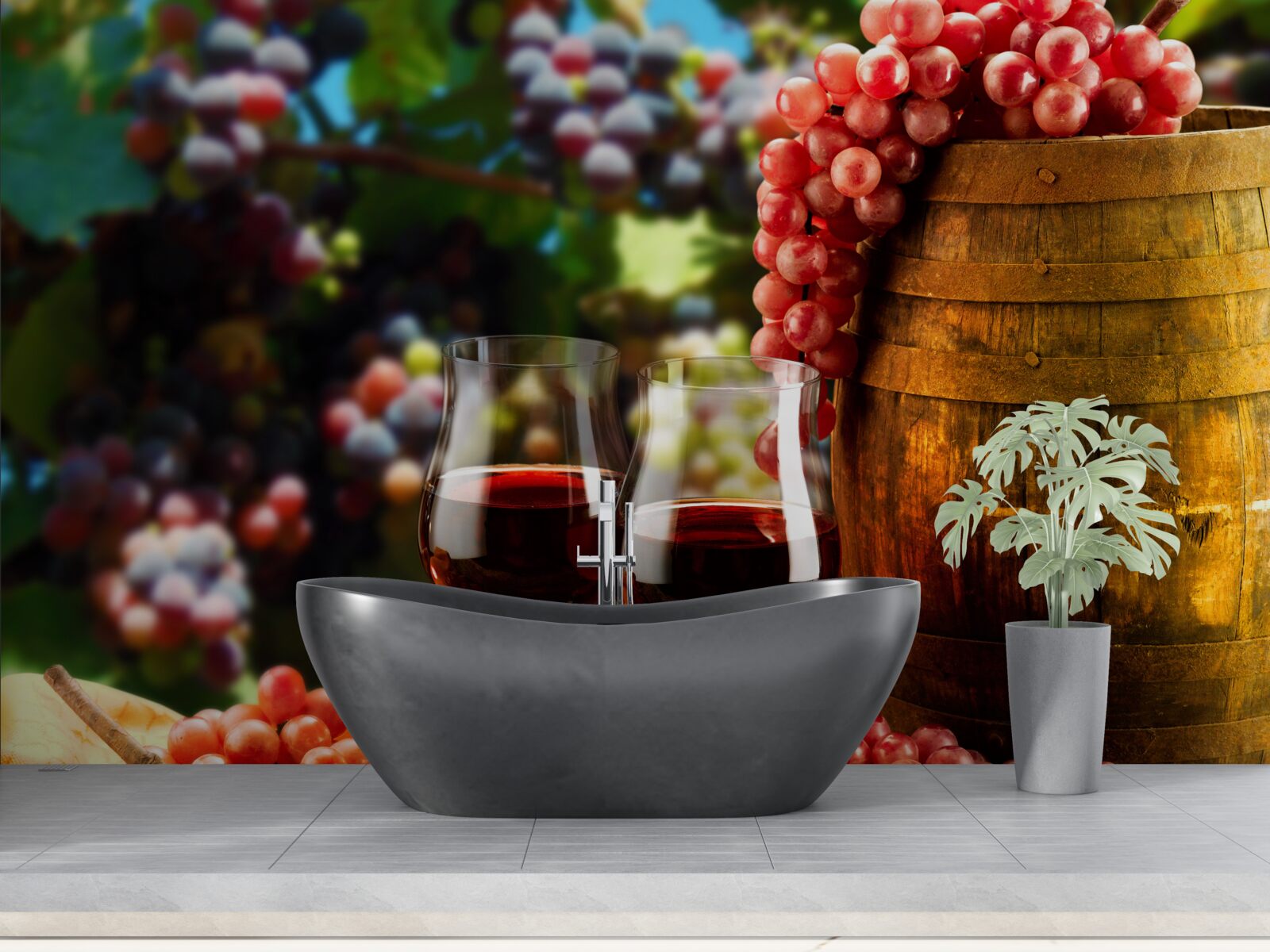 Papier peint les grappes de raisin forment la toile de fond des verres à vin remplis de vin