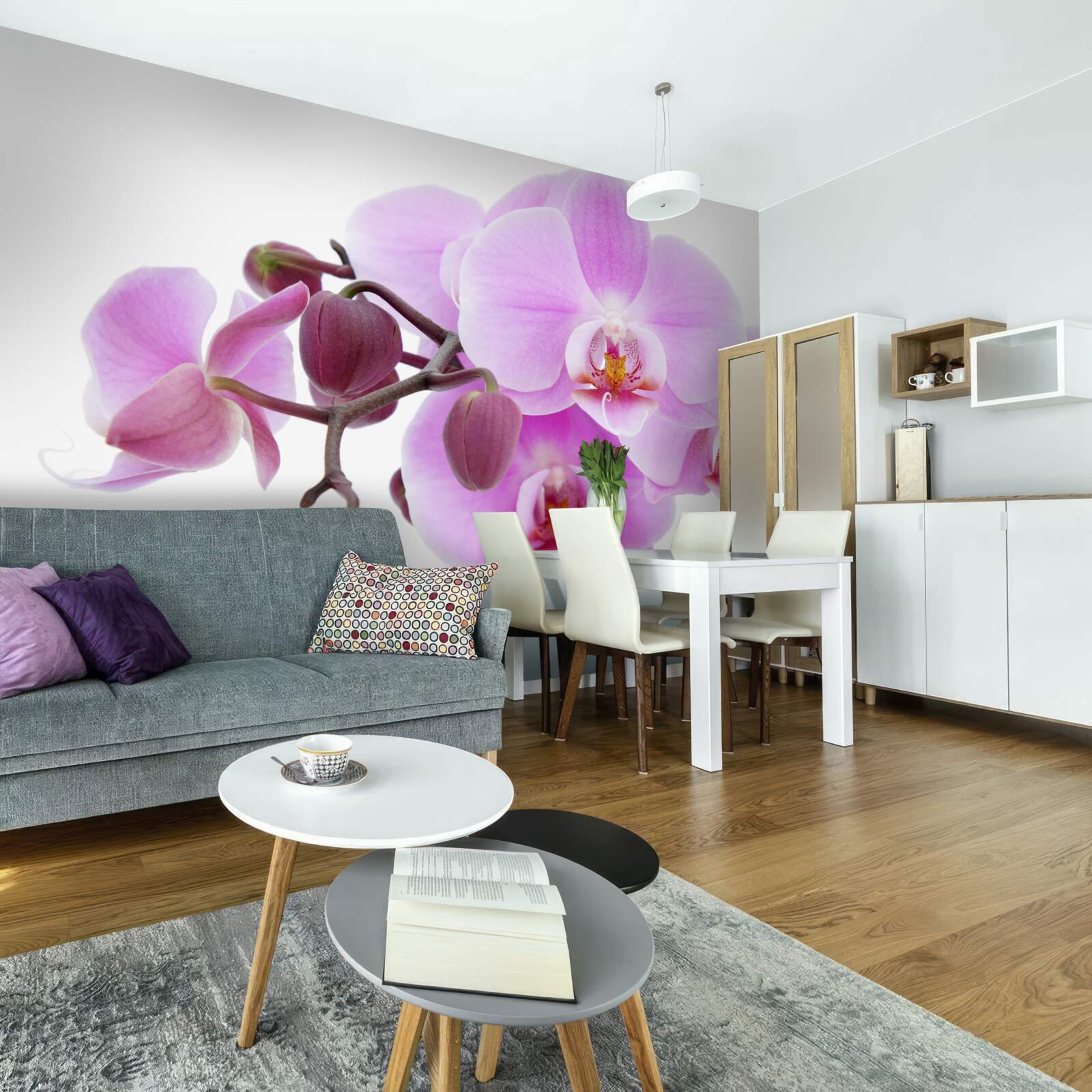 Papier peint orchidée dans les tons de violet avec boutons floraux