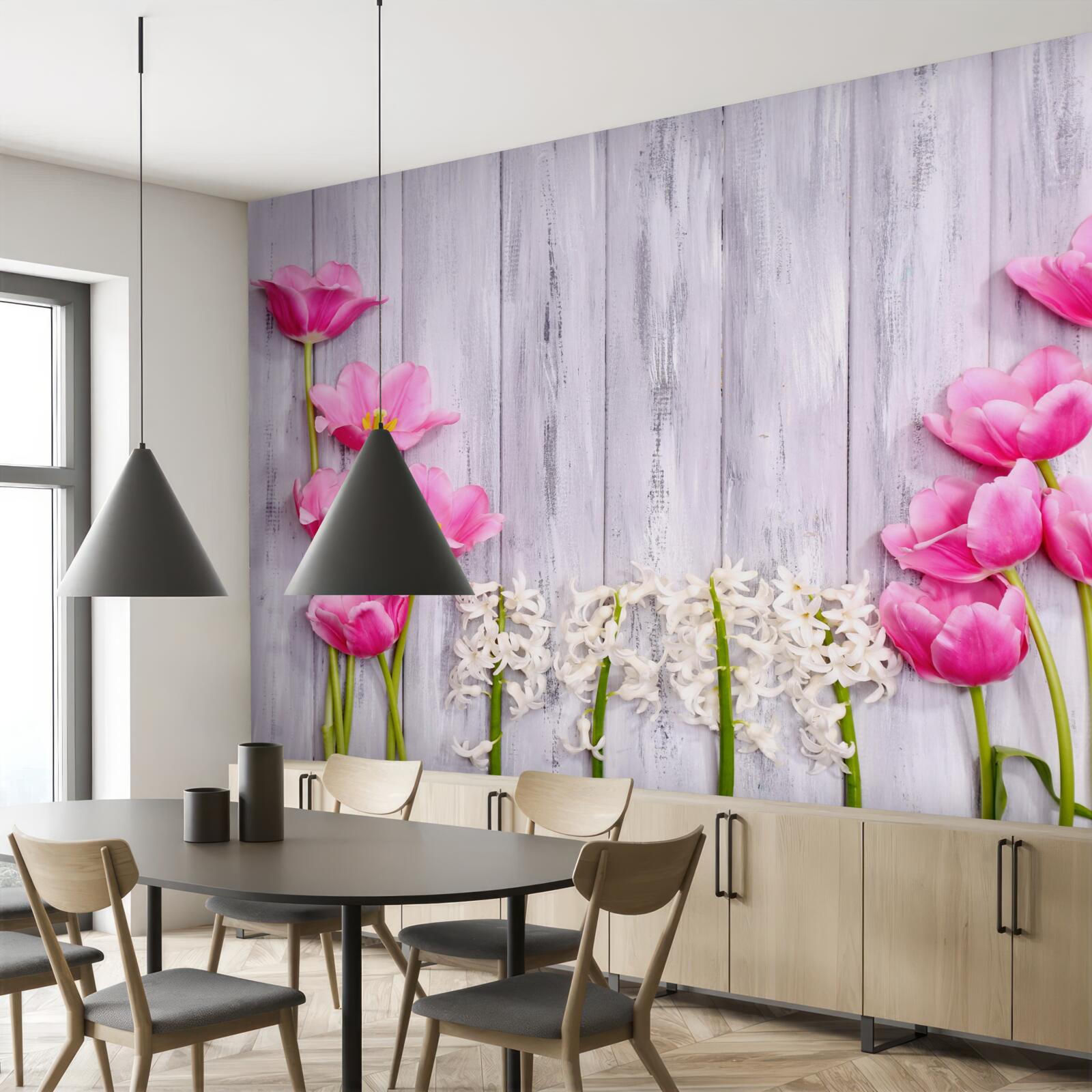 Papier peint tulipes roses poussant sur un arbre