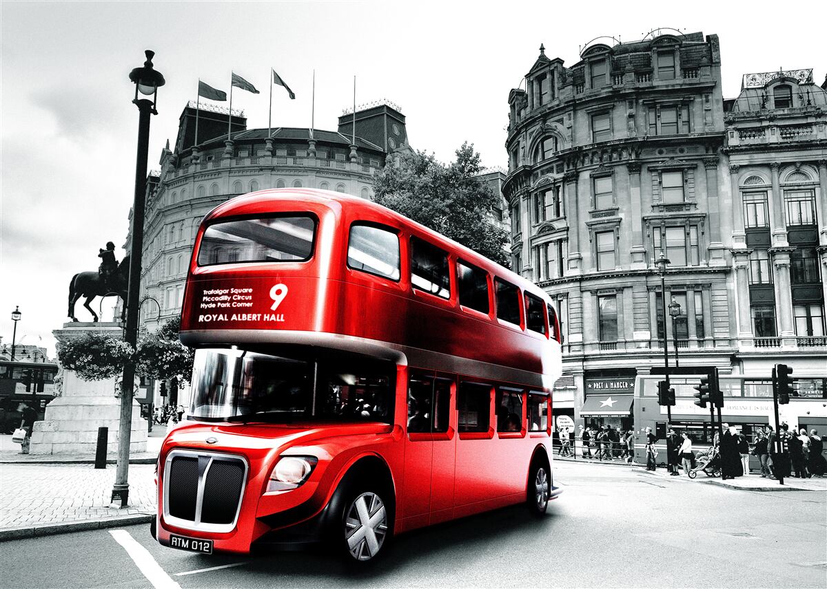 Papier peint un bus de londres dans une rue de la ville