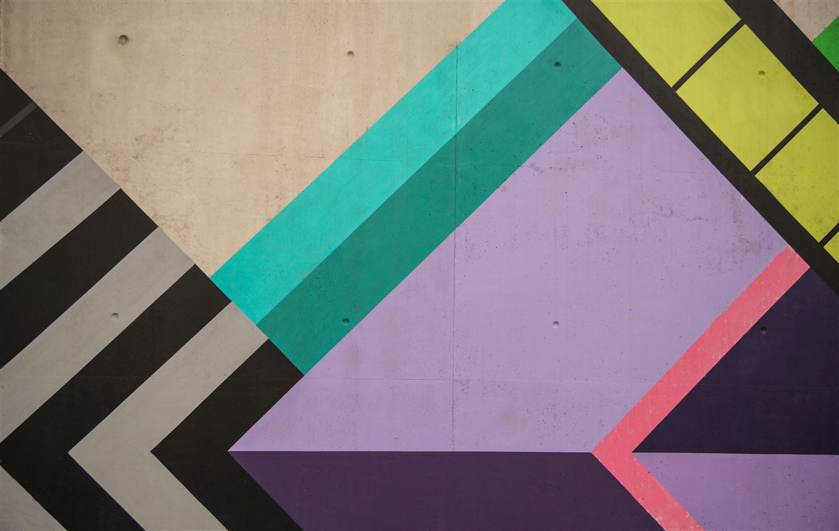 Papier peint des rectangles de couleur sont affichés dans le miroir