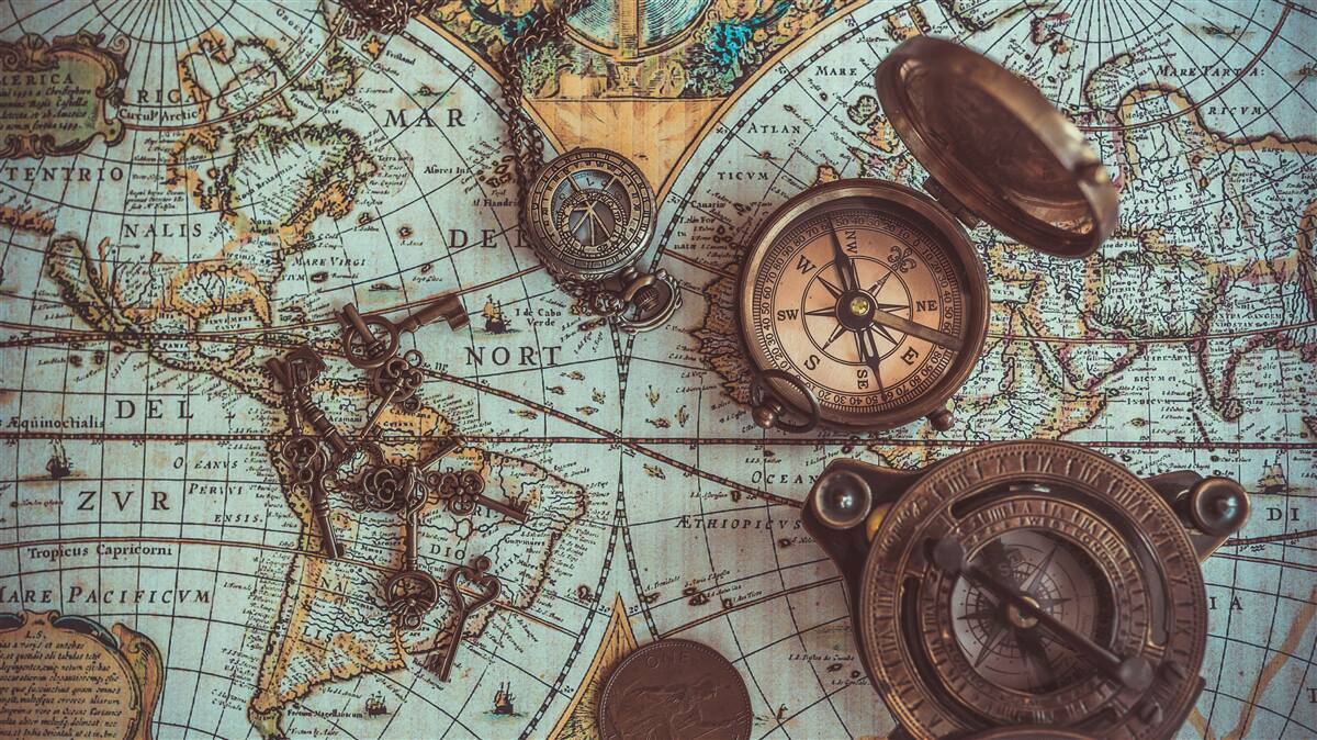 Papier peint Les boussoles du passé sur la carte