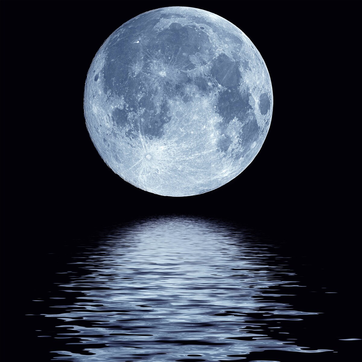 Papier peint reflet de la pleine lune sur la surface de l'eau