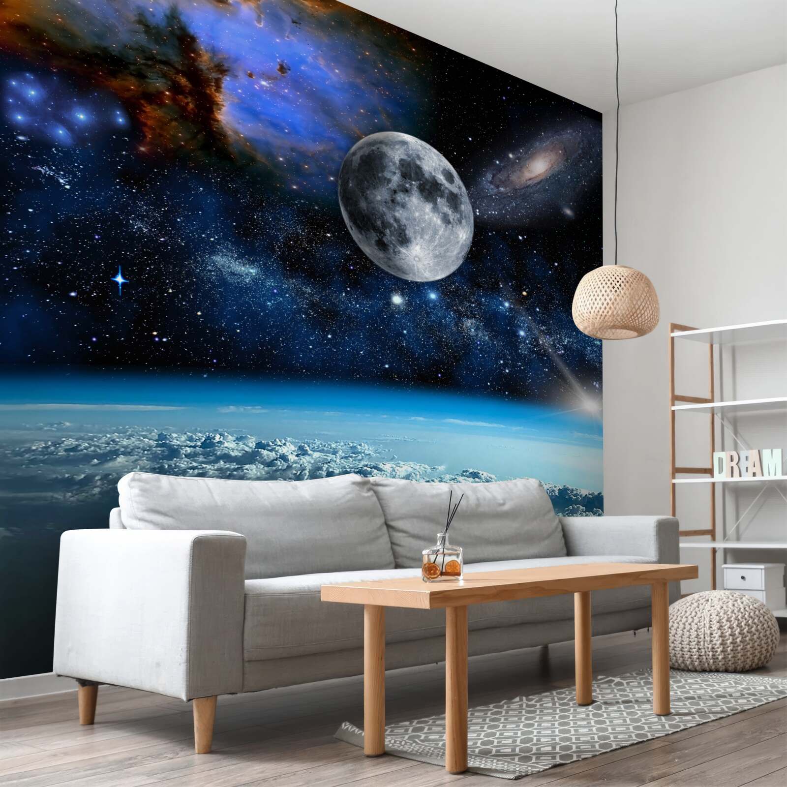 Papier peint la lune et l'univers sont au-dessus des nuages