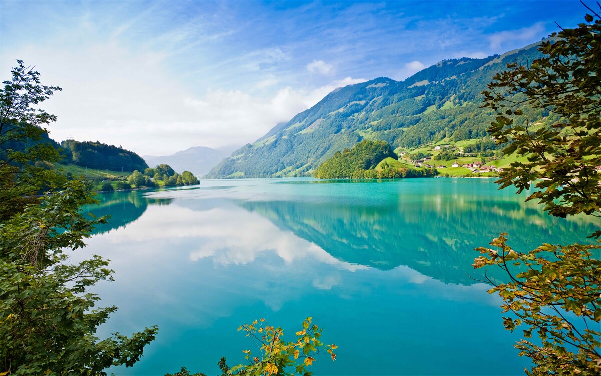 Papier peint les lacs aux eaux bleues des montagnes