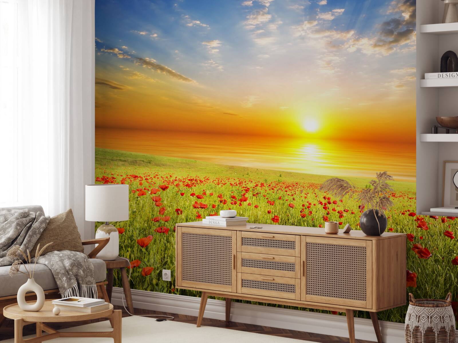 Papier peint le coucher de soleil de cet été sur une prairie parsemée de coquelicots est plein de couleurs