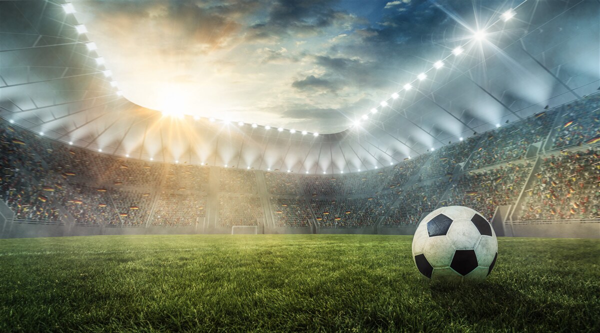 Papier peint le football est sur le terrain
