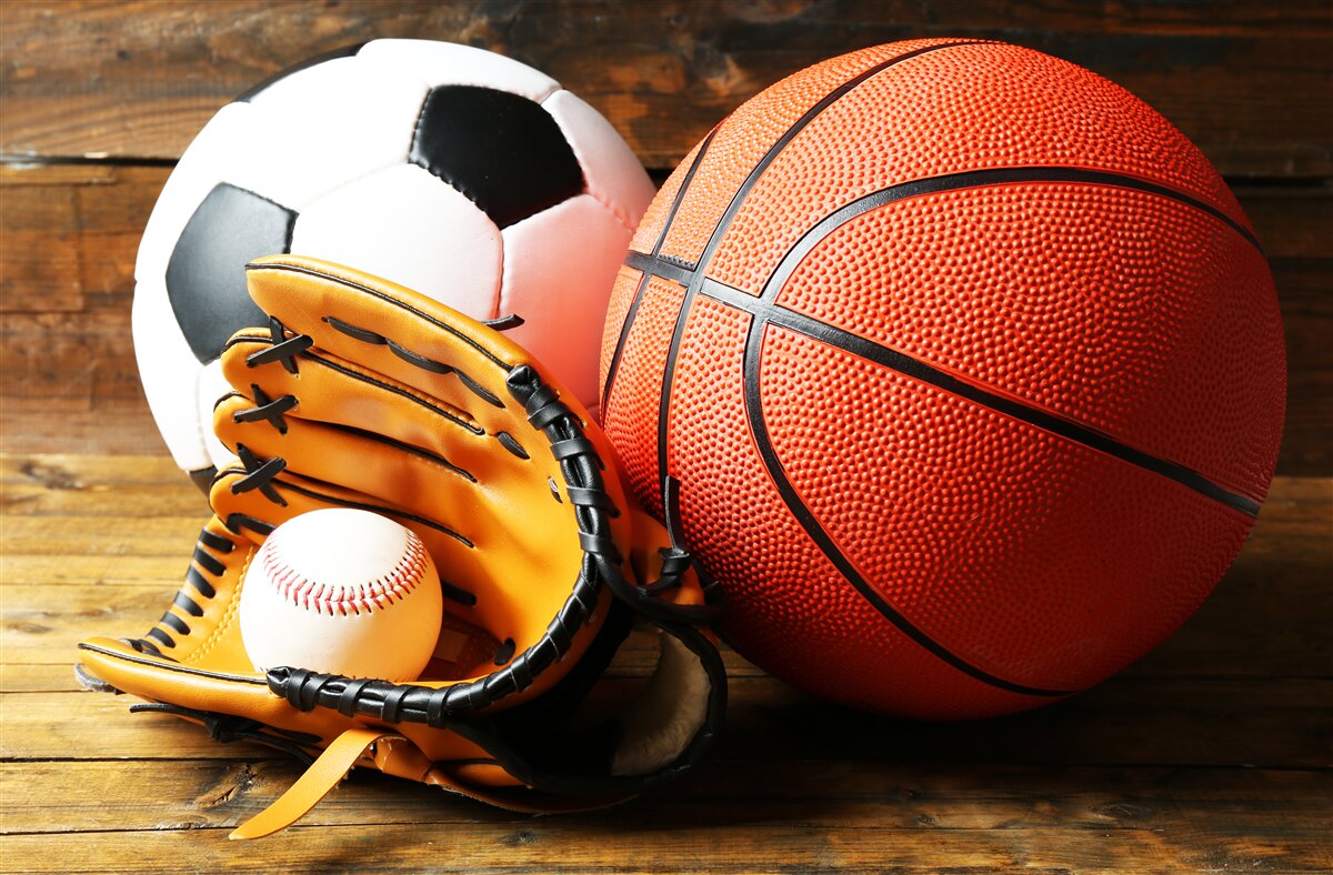 Papier peint ballons de football, de basket-ball et de tennis