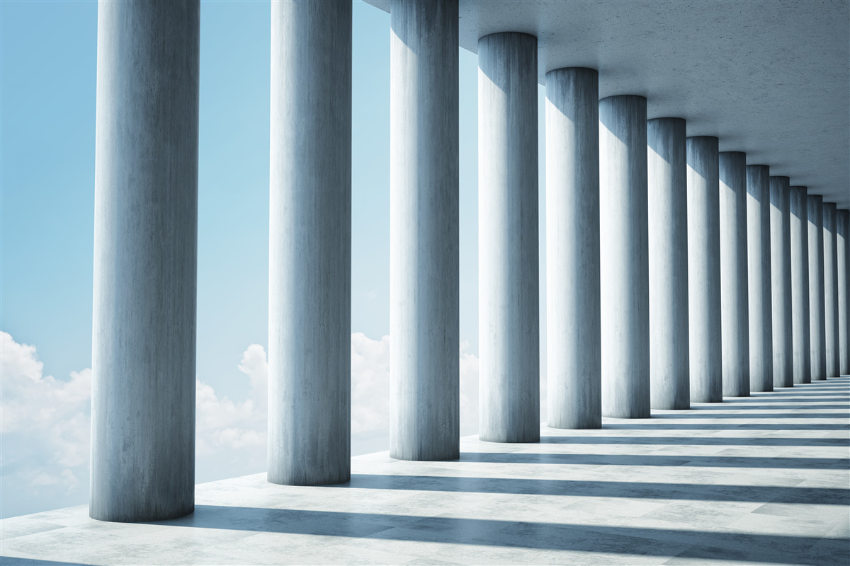 Papier peint colonnade s'étendant à l'infini sur le ciel