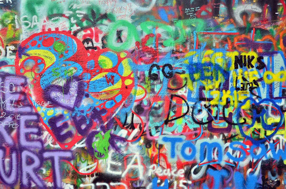 Papier peint graffiti sur un mur