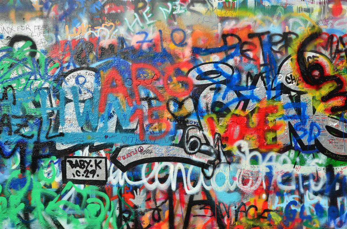 Papier peint Mur décoré de graffitis
