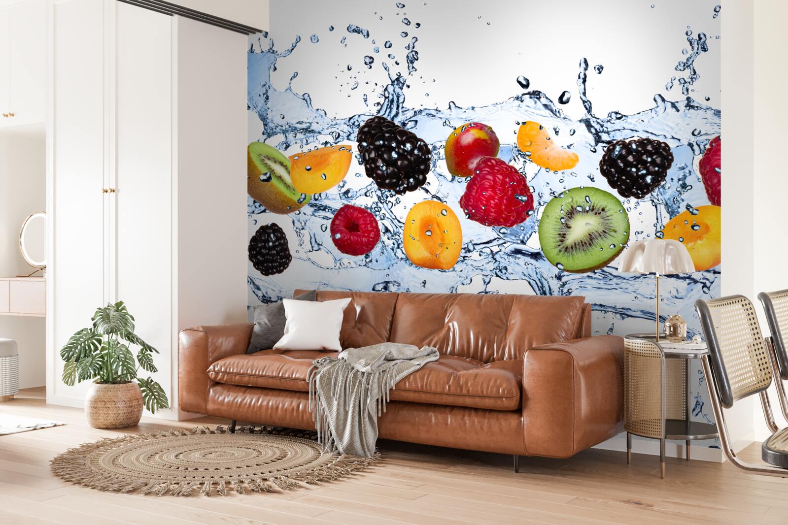 Papier peint les fruits coupés en morceaux et flottant dans l'eau étaient saturés d'humidité