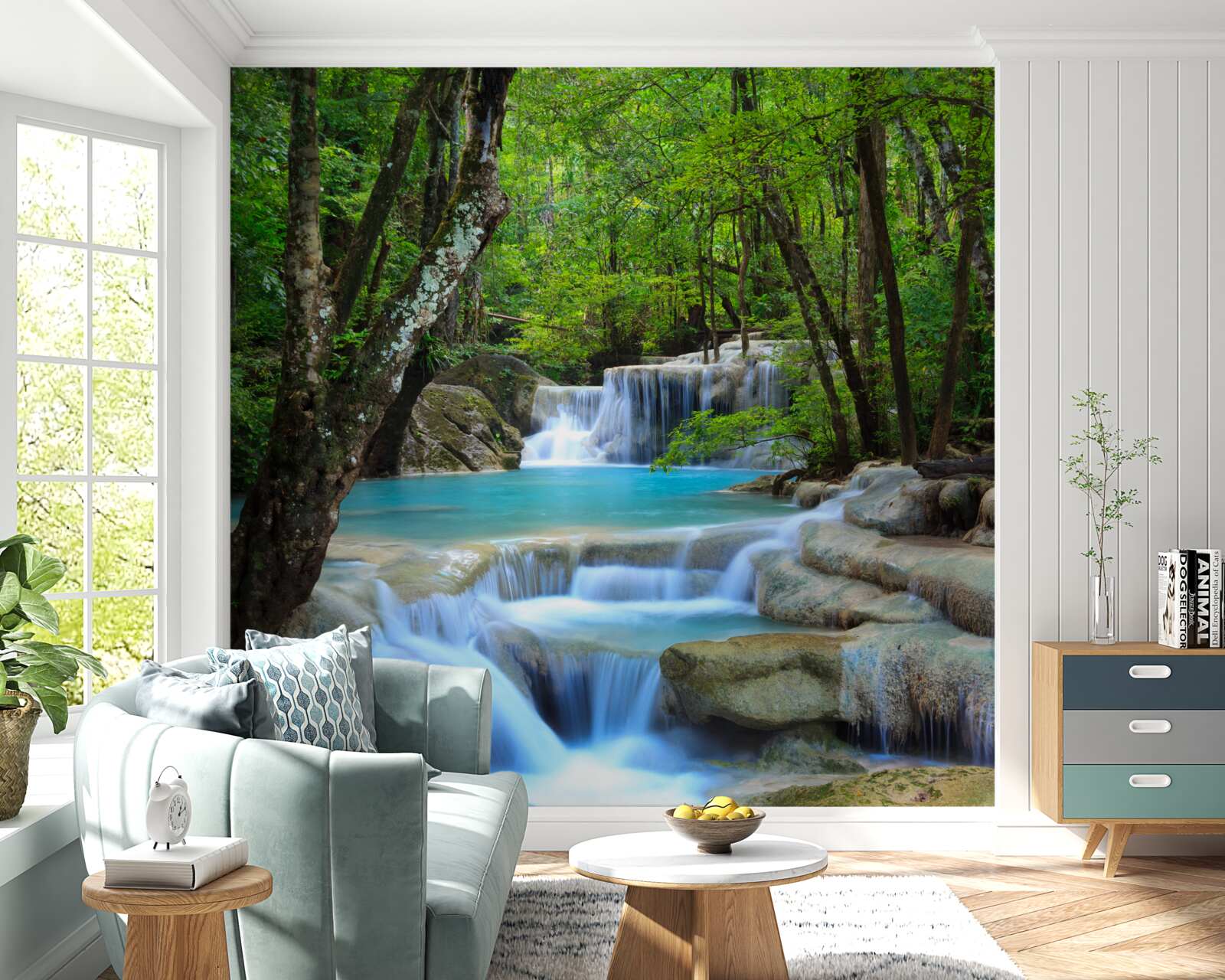 Papier peint les eaux de la cascade de la forêt sont claires et bleues