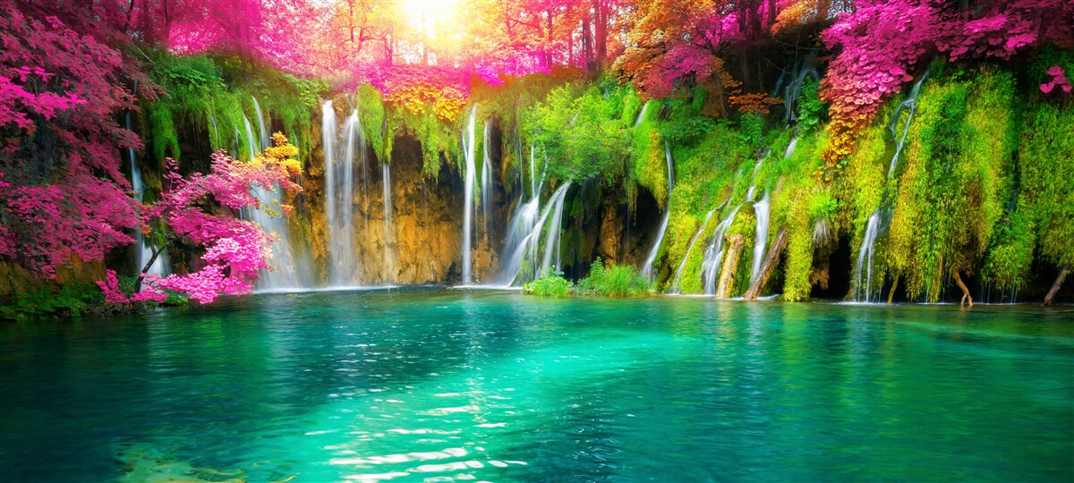 Papier peint la cascade a une eau claire et ressemble à un coin de paradis