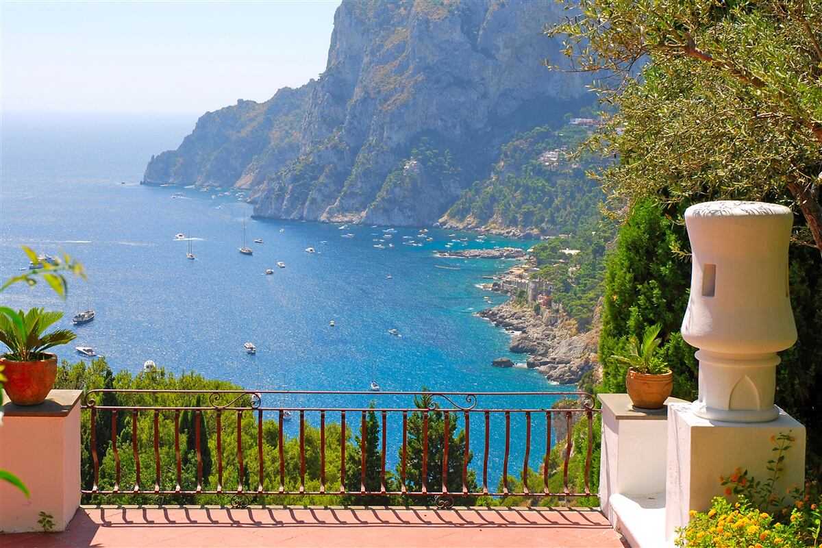Papier peint terrasse avec vue sur les rochers et la mer