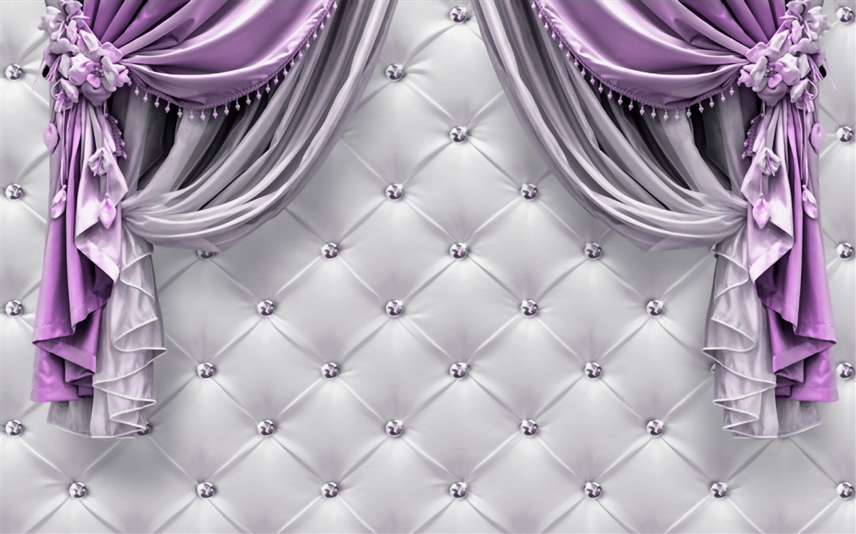 Papier peint tissu blanc délicat et rideaux violets
