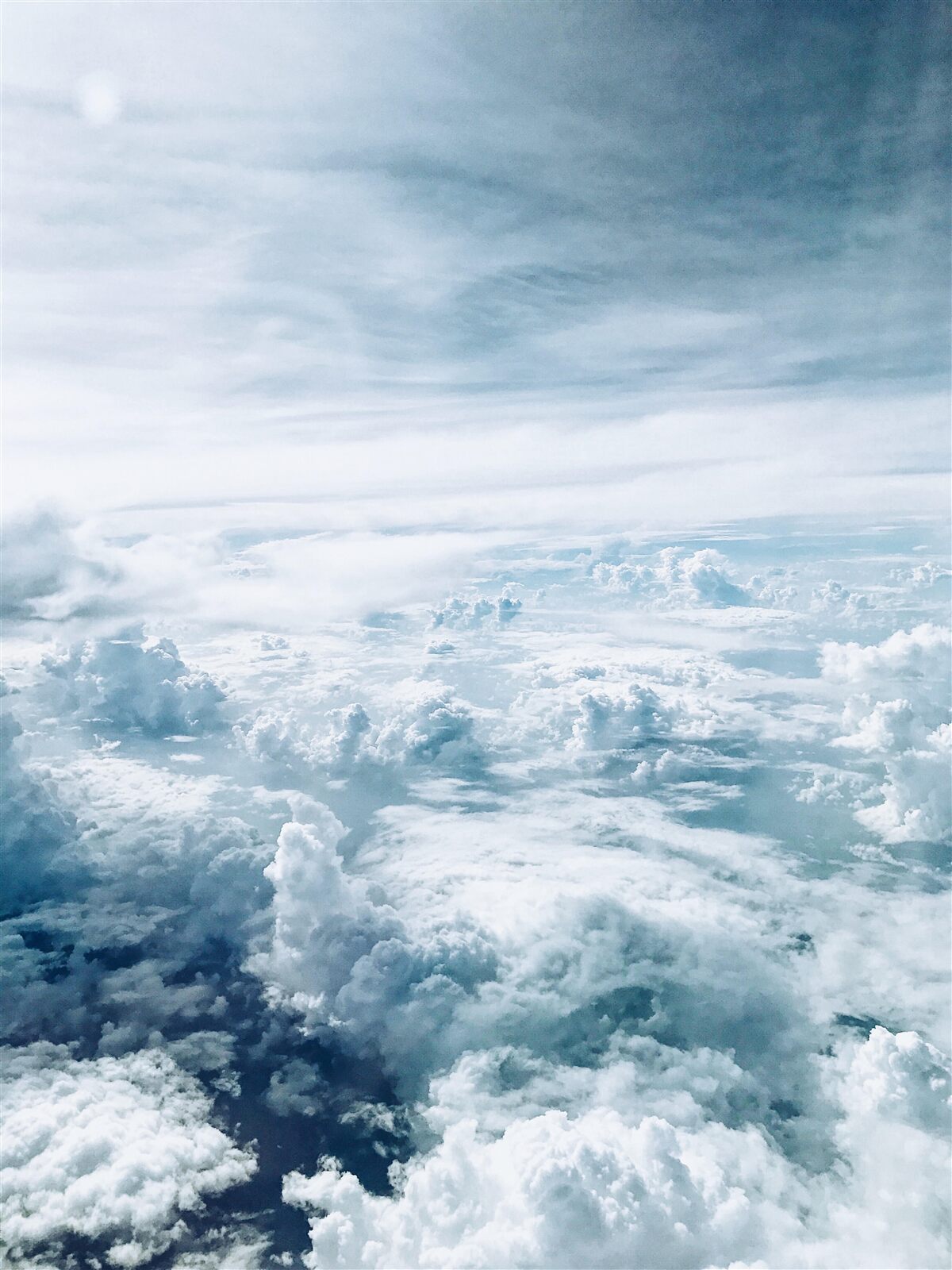 Papier peint nuages majestueux dans le ciel