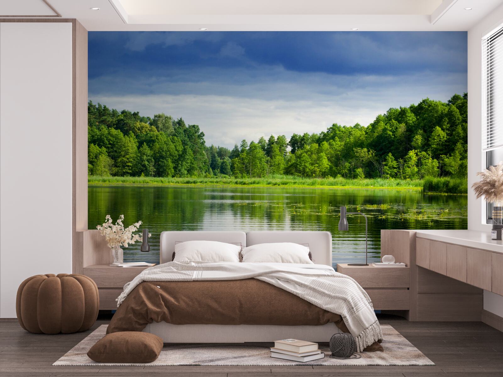 Papier peint une forêt luxuriante d'émeraude près d'un réservoir tranquille