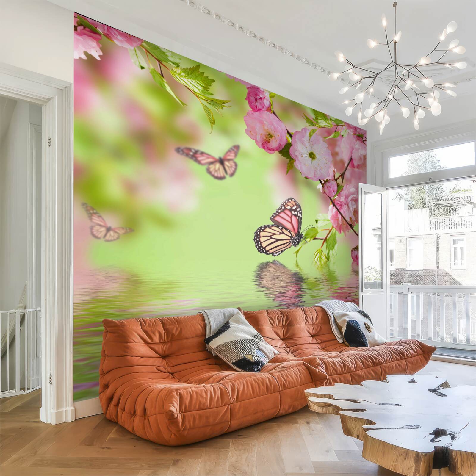 Papier peint des papillons se posent sur un cerisier en fleurs près d'un étang