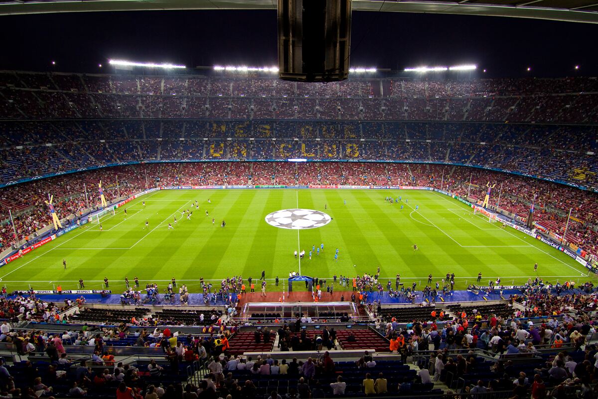 Papier peint terrain de football avec spectateurs