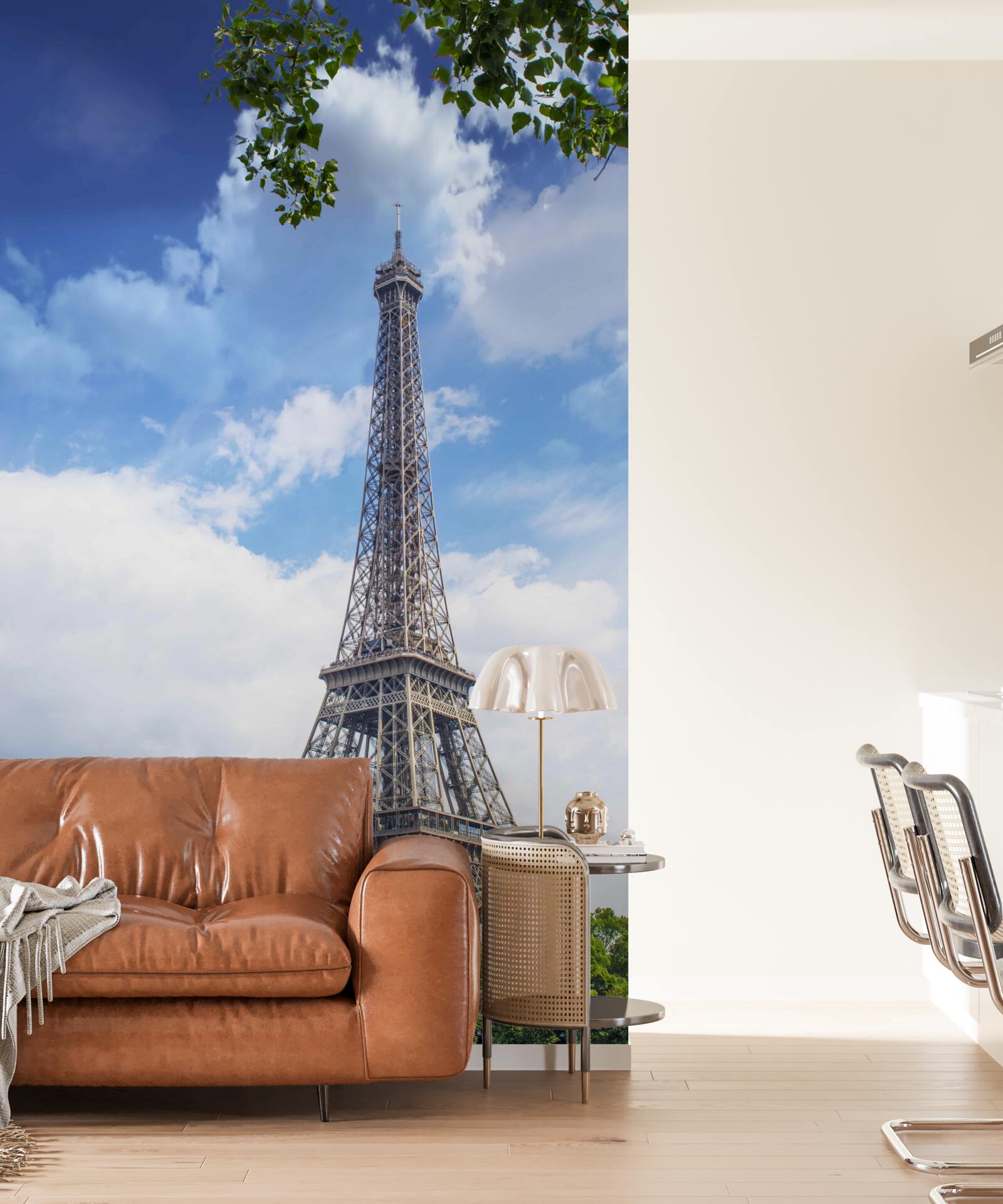 Papier peint la tour eiffel se dresse dans un ciel clair