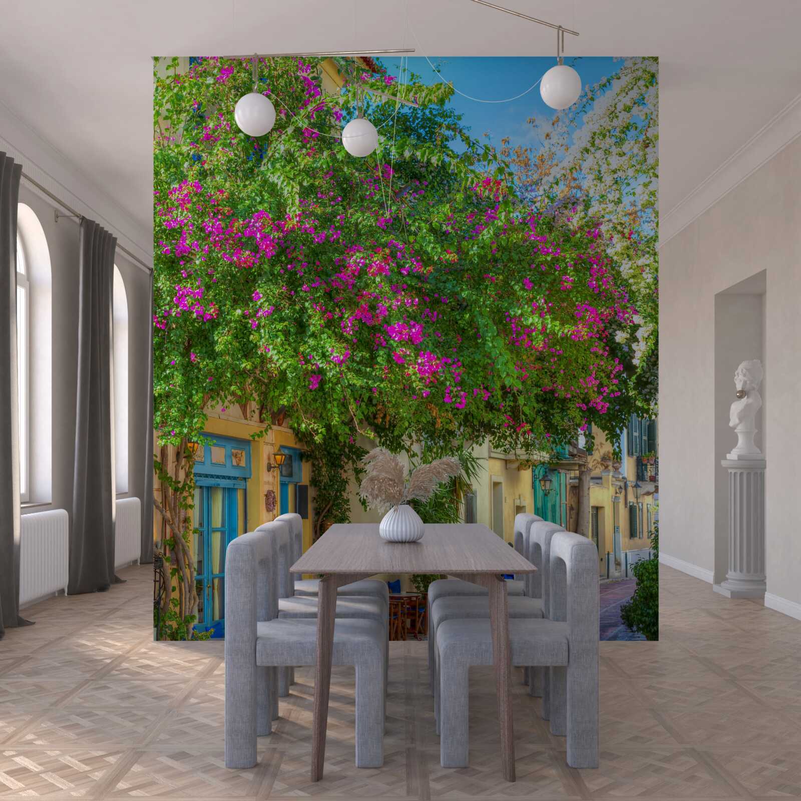 Papier peint verdure dense au-dessus des maisons