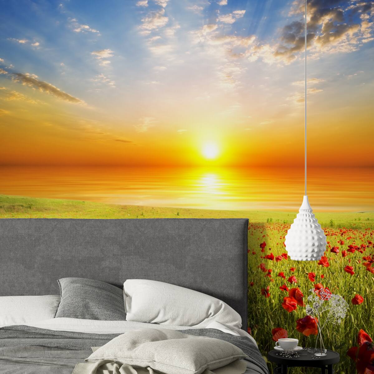 Papier peint le soleil se couche sur un champ de coquelicots violets