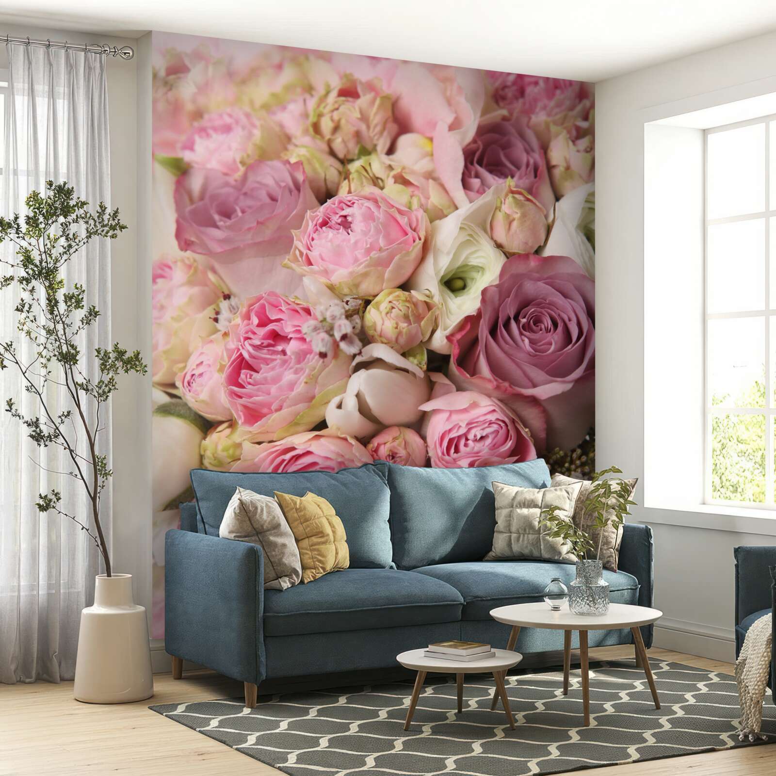 Papier peint composition de roses et de tulipes dans une forme inhabituelle