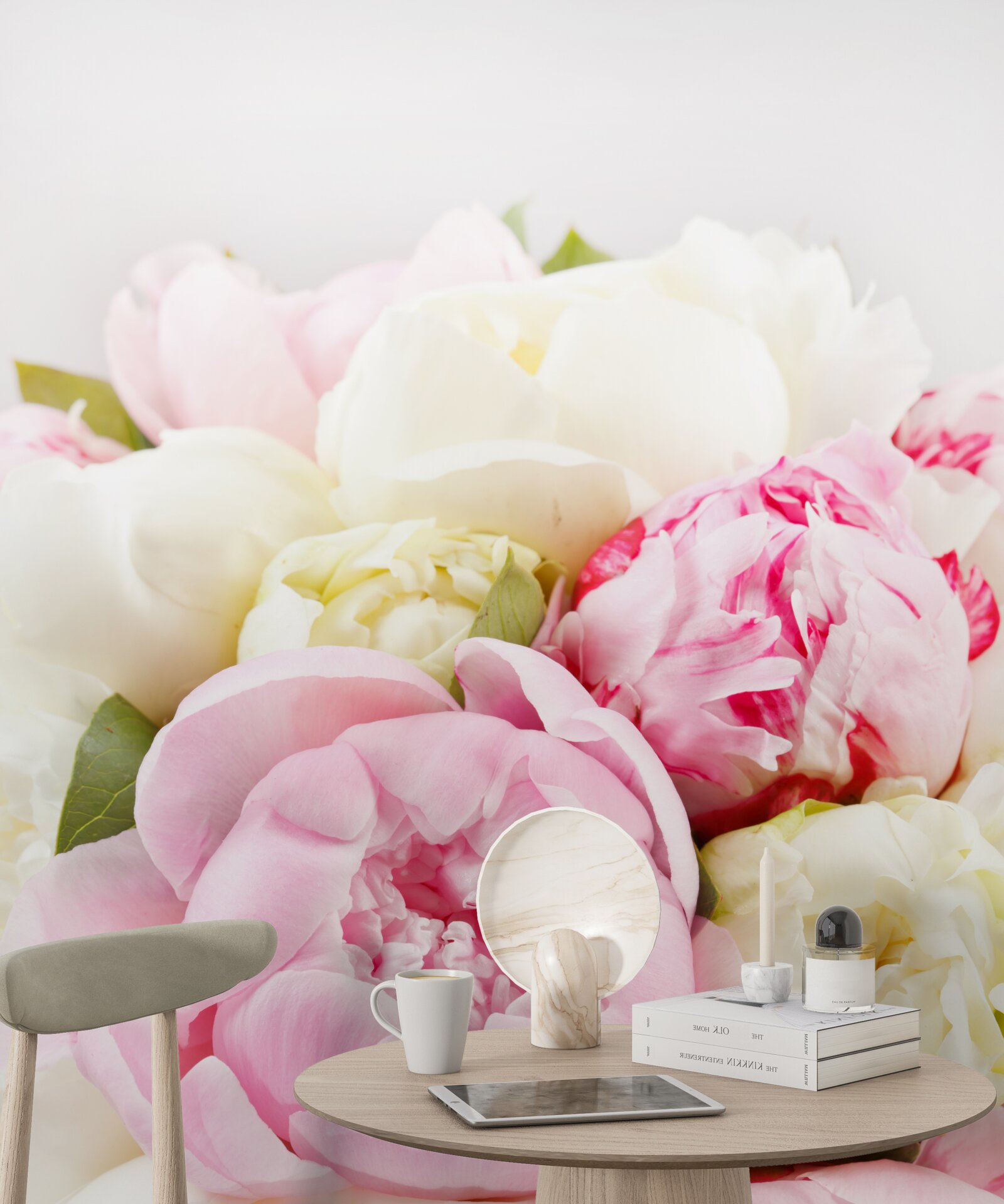 Papier peint roses délicates en forme de pivoine en blanc et rose