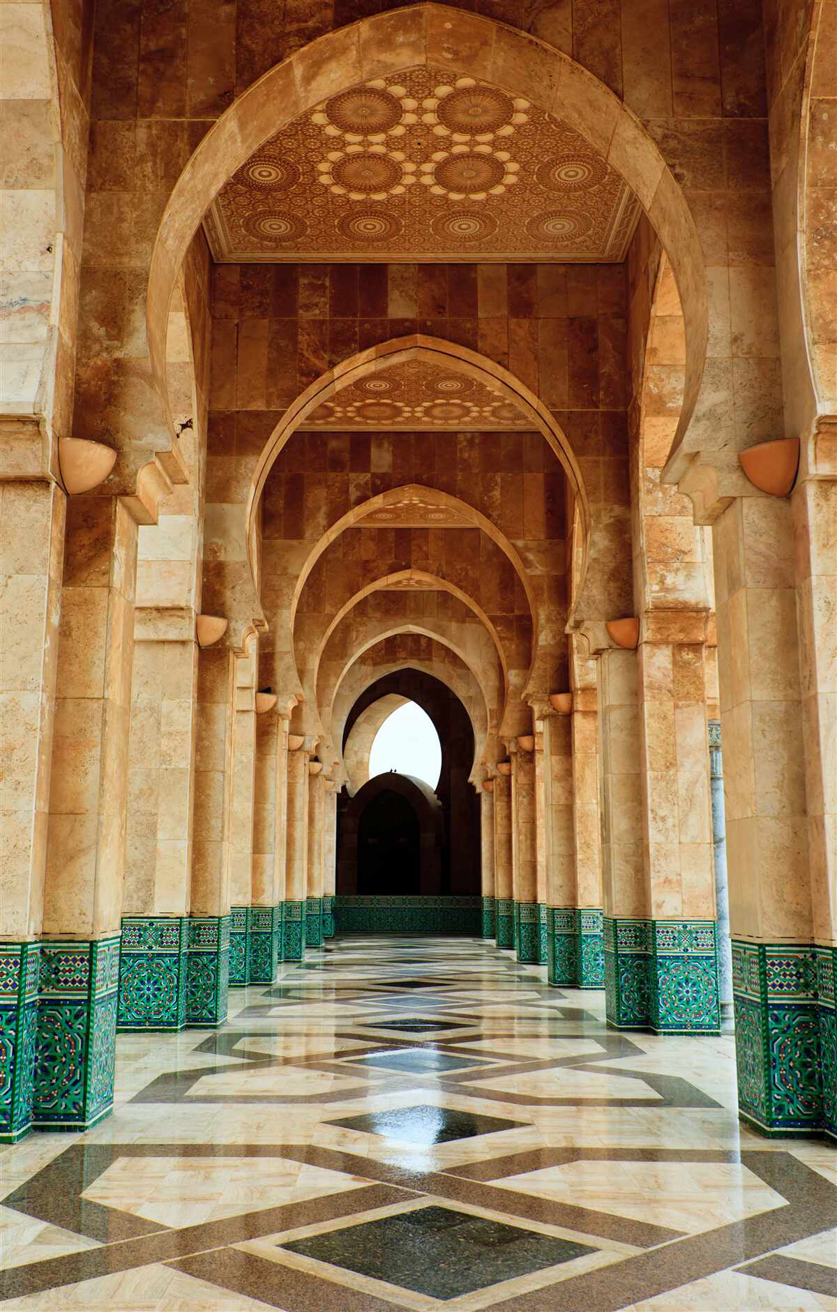 Papier peint Arches de style oriental avec sol en marbre