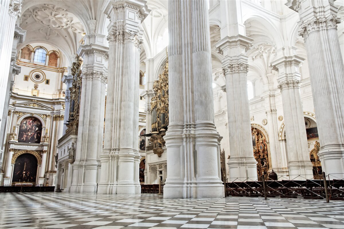 Papier peint arcs sur les piliers élevés du temple