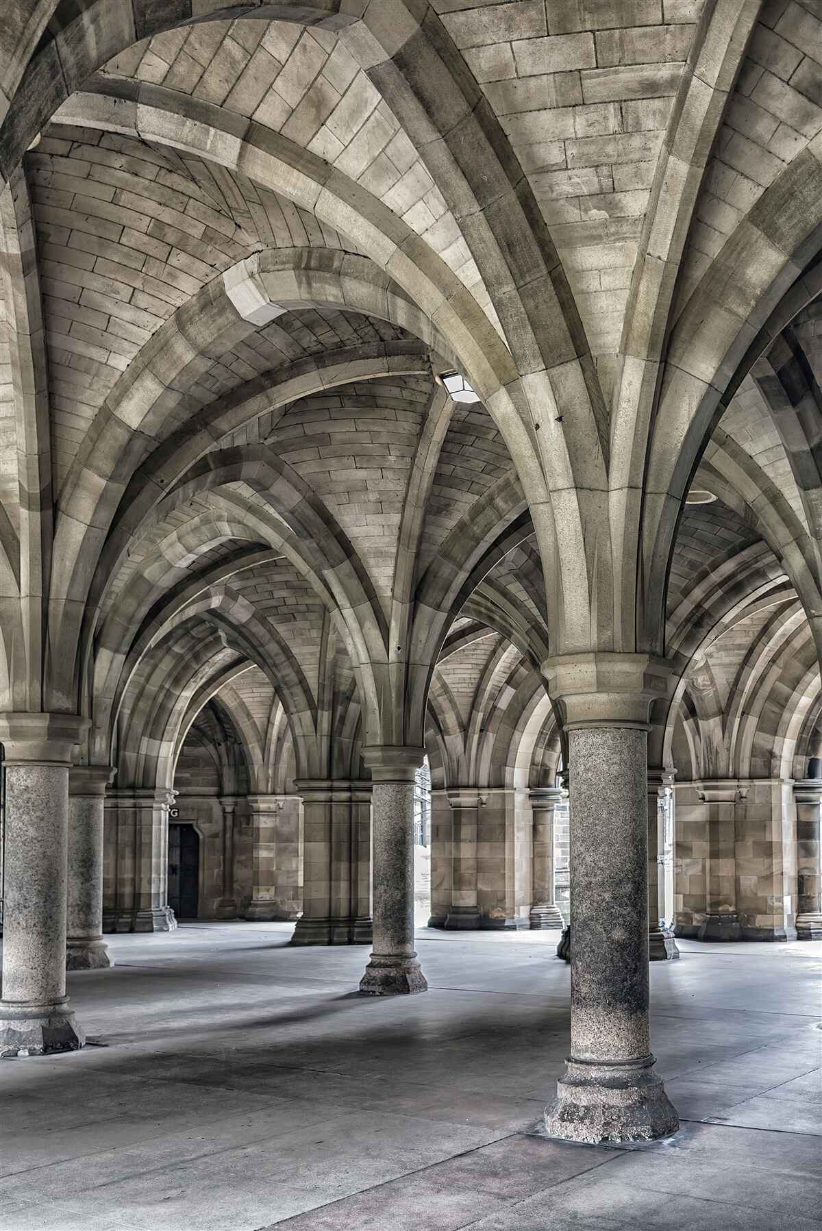 Papier peint arches hautes en pierre ronde