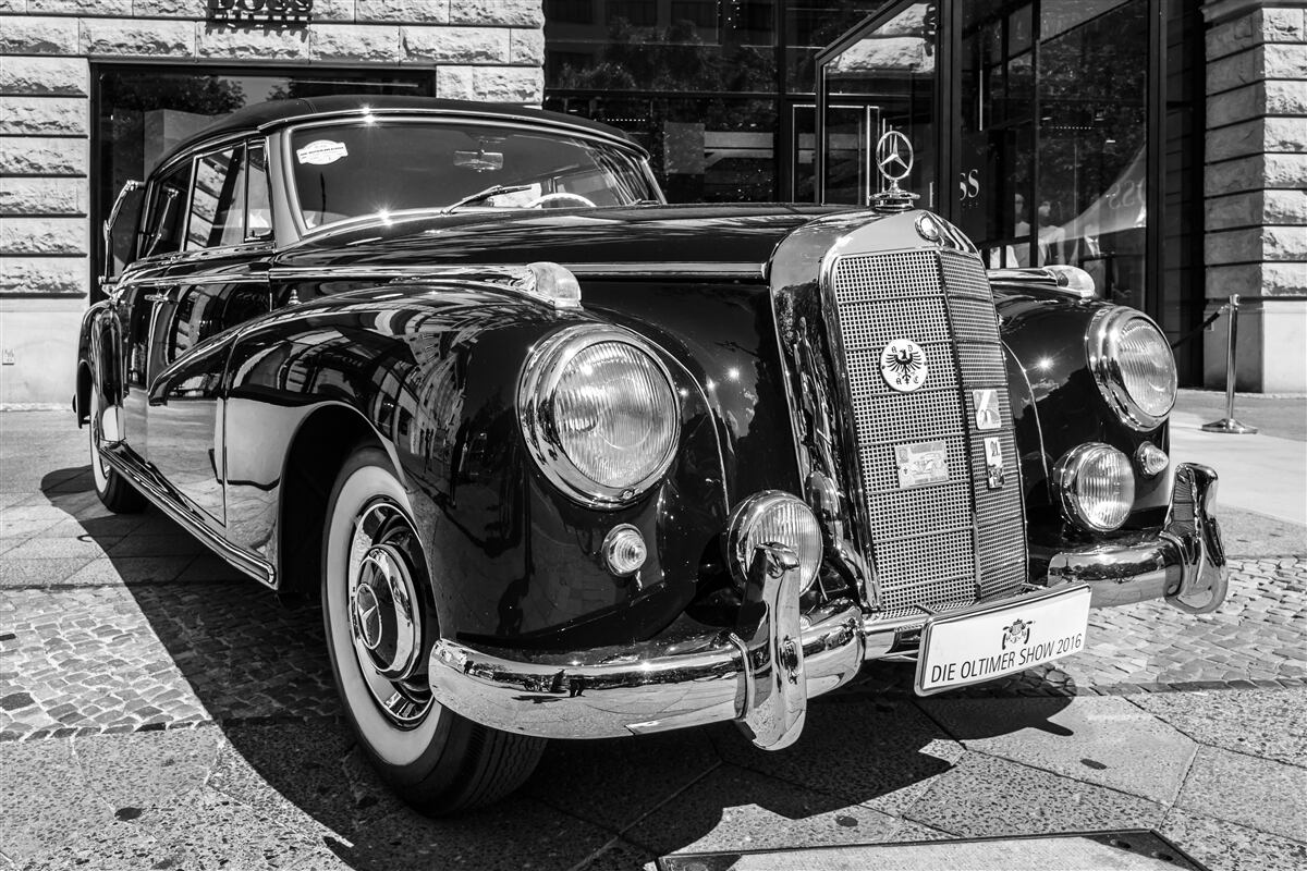 Papier peint voiture rétro en noir et blanc