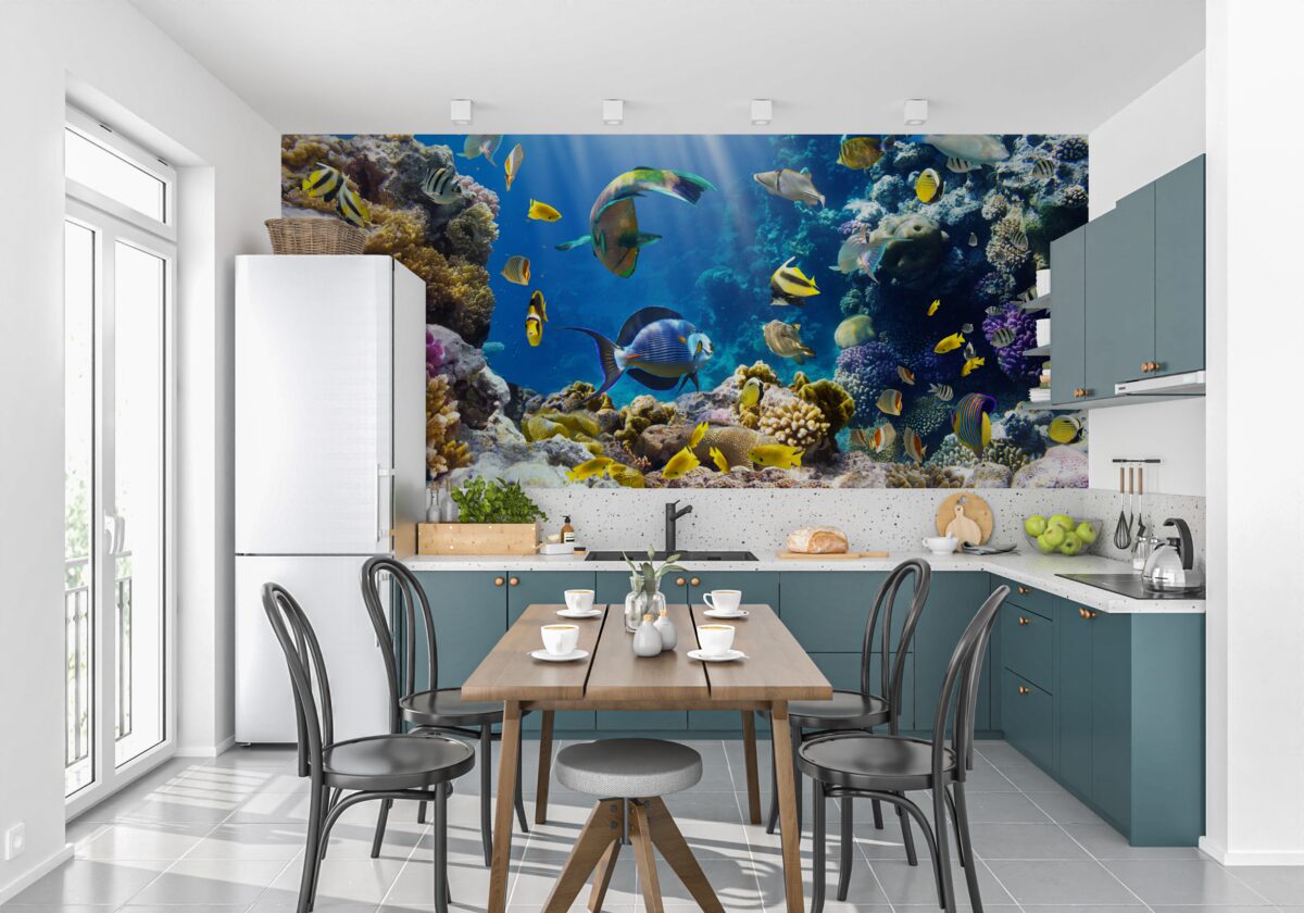 Papier peint des poissons brillants et des plantes sous-marines