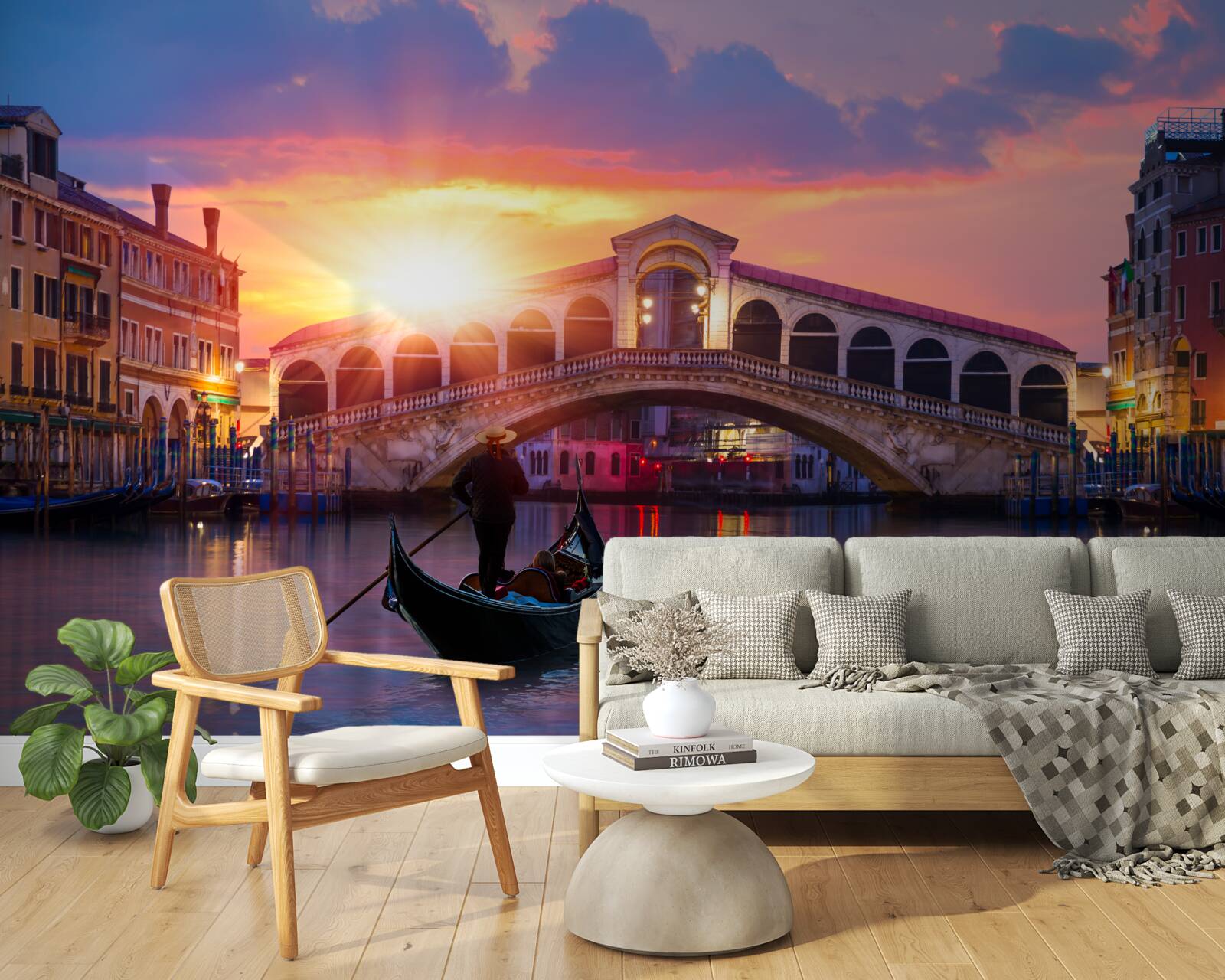 Papier peint le soleil disparaît derrière l'horizon à venise