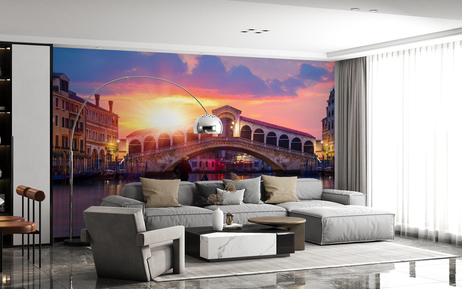 Papier peint le soleil disparaît derrière l'horizon à venise